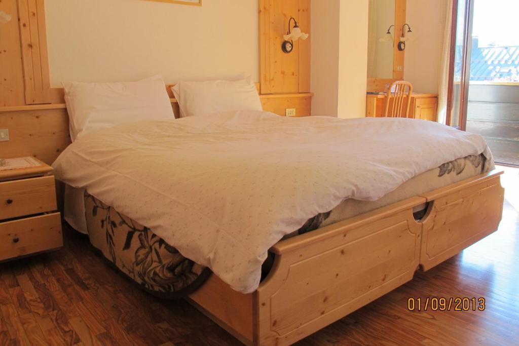 Hotel Presena Passo del Tonale Eksteriør billede